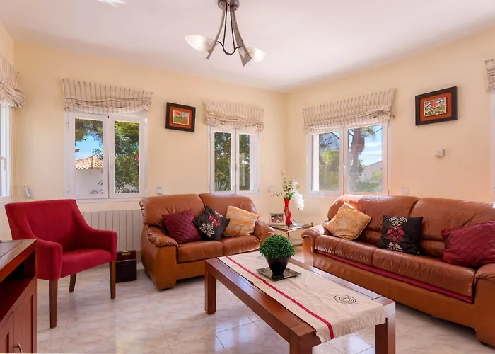 Amelia - Plusholidays