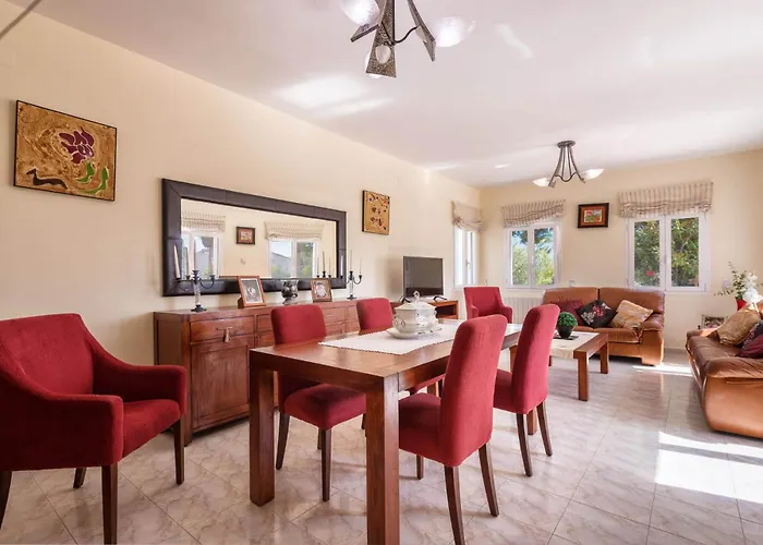 Amelia - Plusholidays Ifach