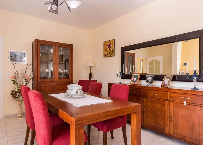 Amelia - Plusholidays * Ifach