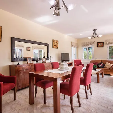 Amelia - Plusholidays Ifach