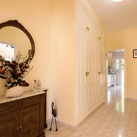 Amelia - Plusholidays