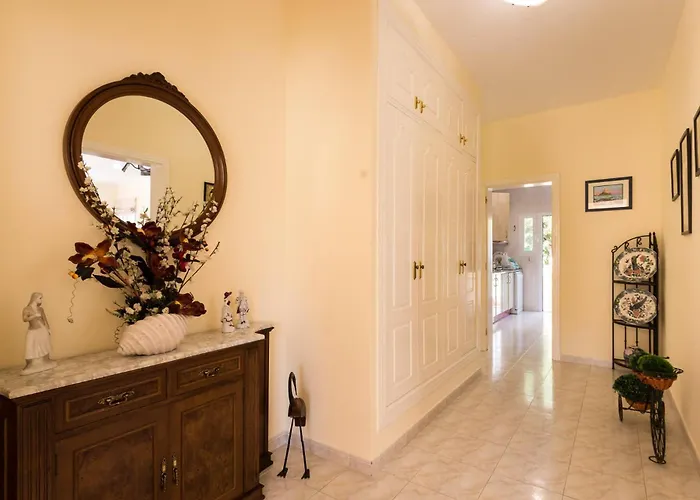 Amelia - Plusholidays