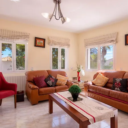 Amelia - Plusholidays